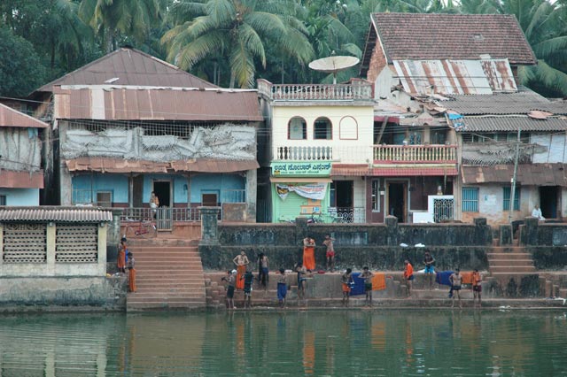 Pilgrims gathered on the steps to Kutithirta the holy pool in Gokarna India