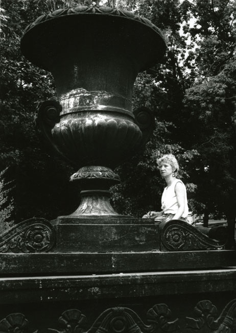 woman huge urn statue moscow