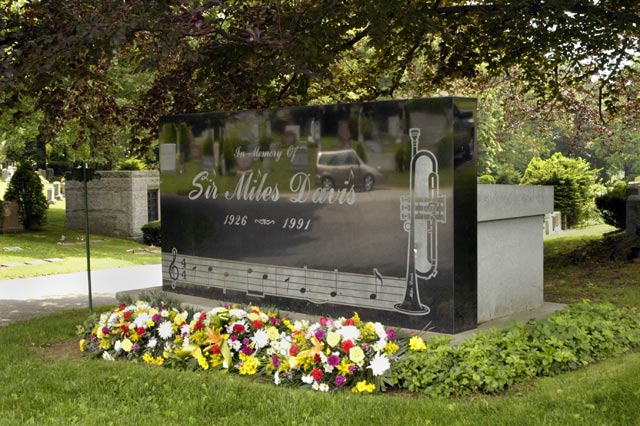 miles davis woodlawn cemetery