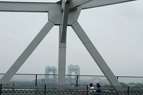 Bridge Manhattan two men walking