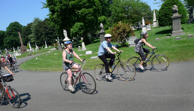 Tour de Brooklyn. 2000 bicycle riders.