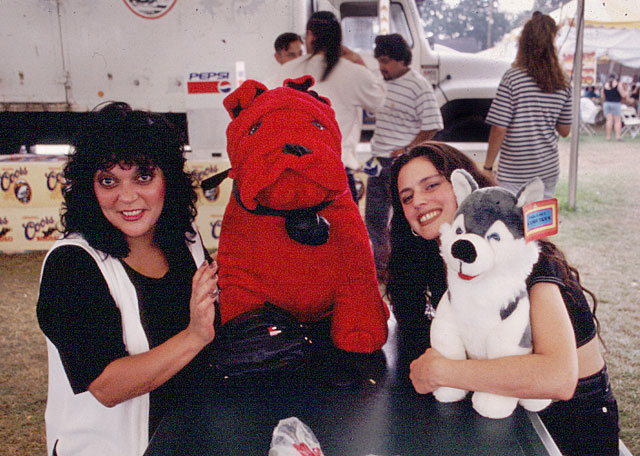 girls with puppets coutny fair