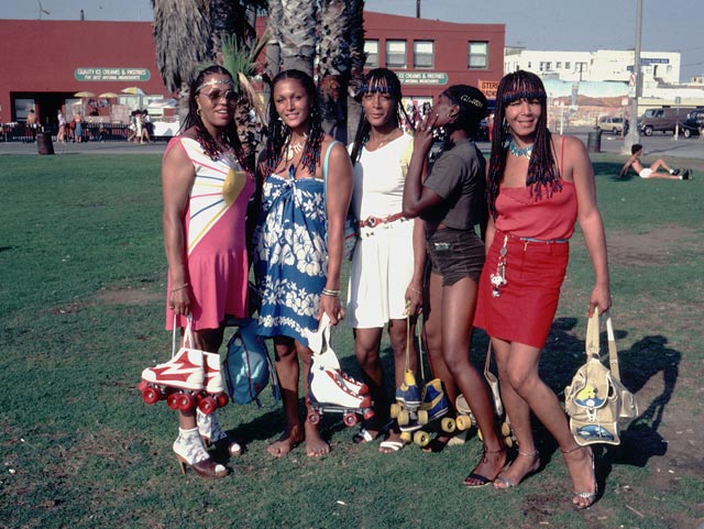 Rollerskate beauties in Venice beach, women with braided hair